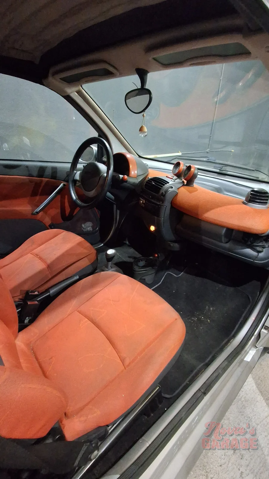 Interior 19